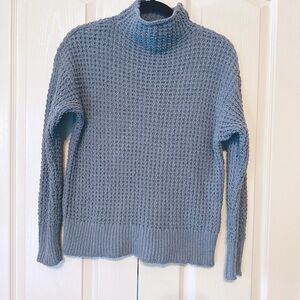 American Eagle Cable Knit Sweater Pullover Size XS Grayish